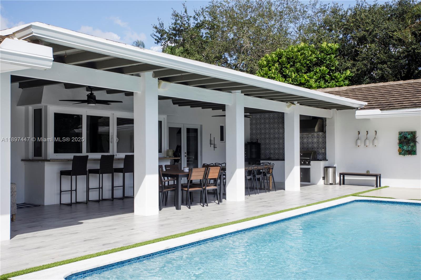 WARWICK MANOR - Residential