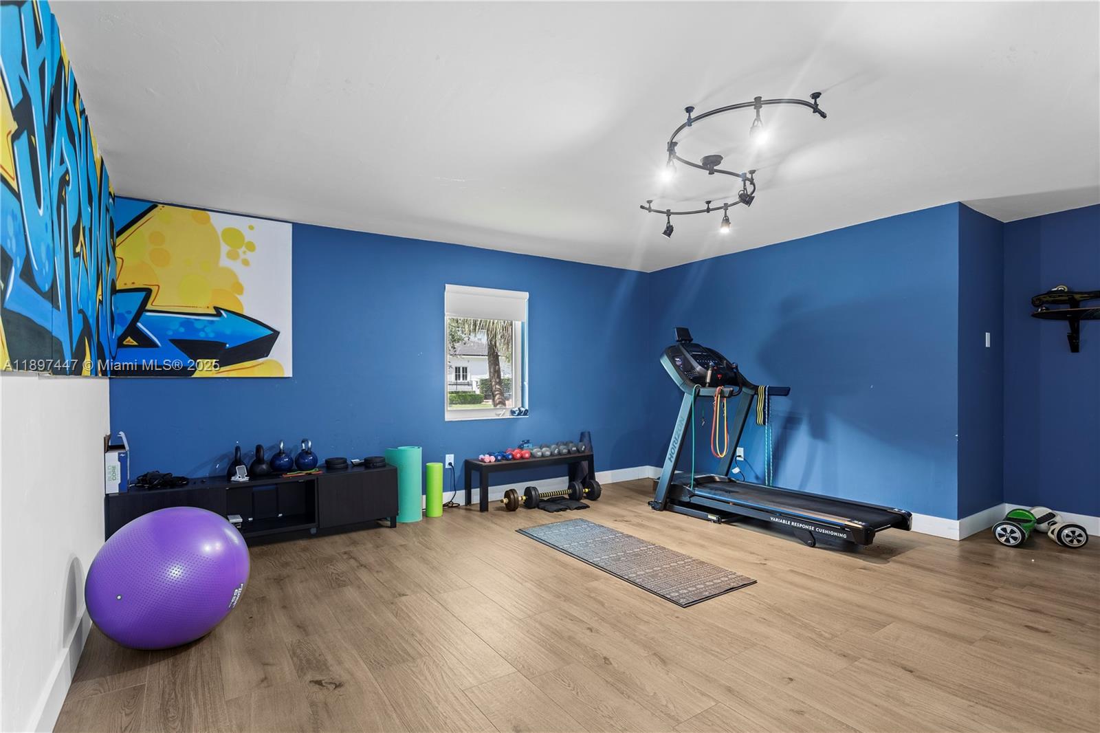 WARWICK MANOR - Residential