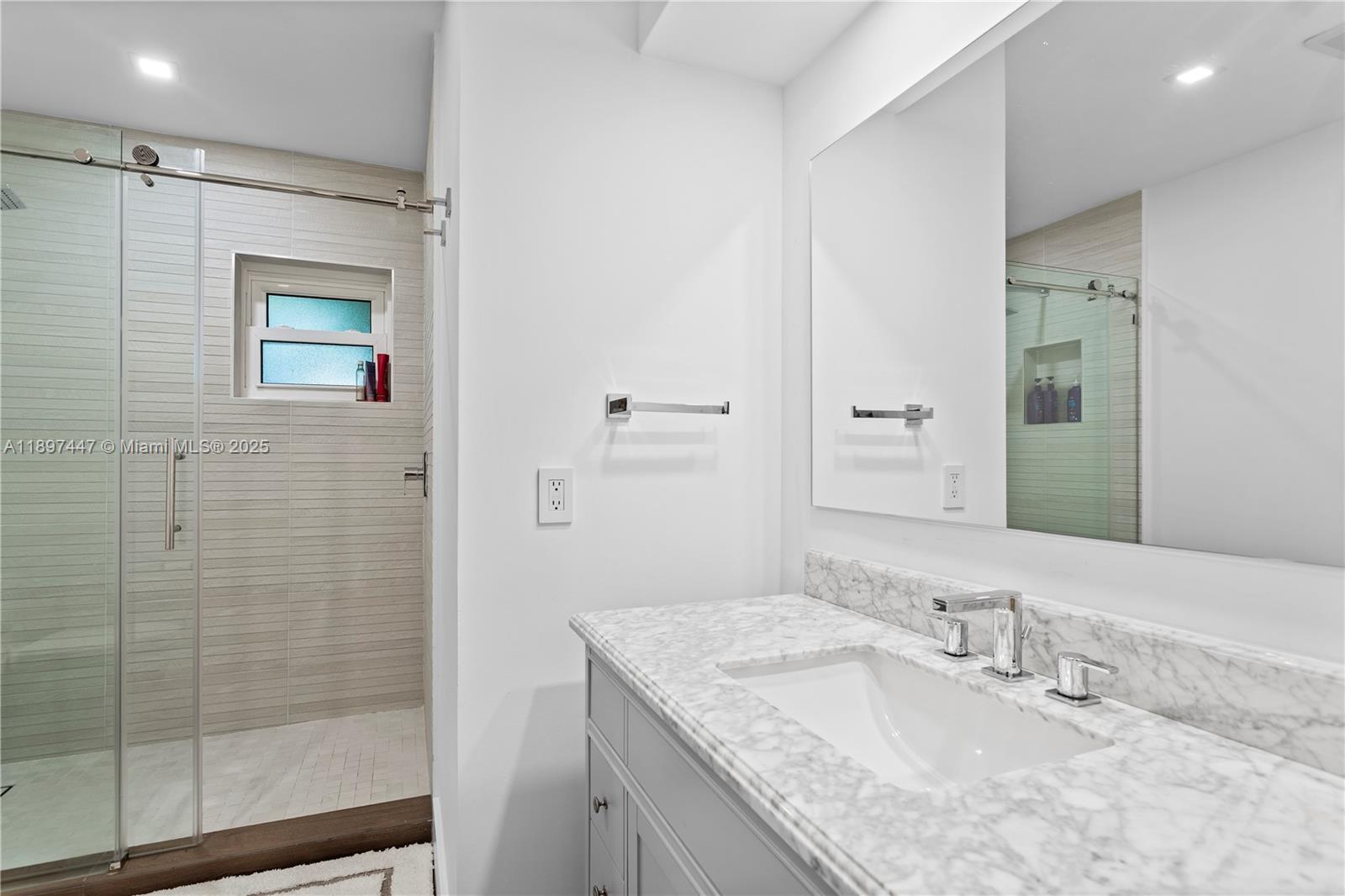 WARWICK MANOR - Residential