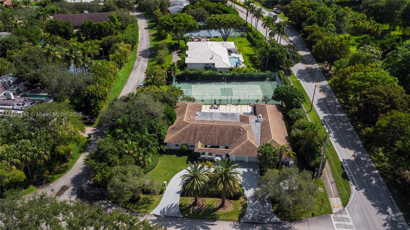 WARWICK MANOR - Residential