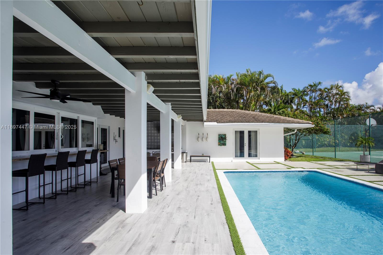 WARWICK MANOR - Residential