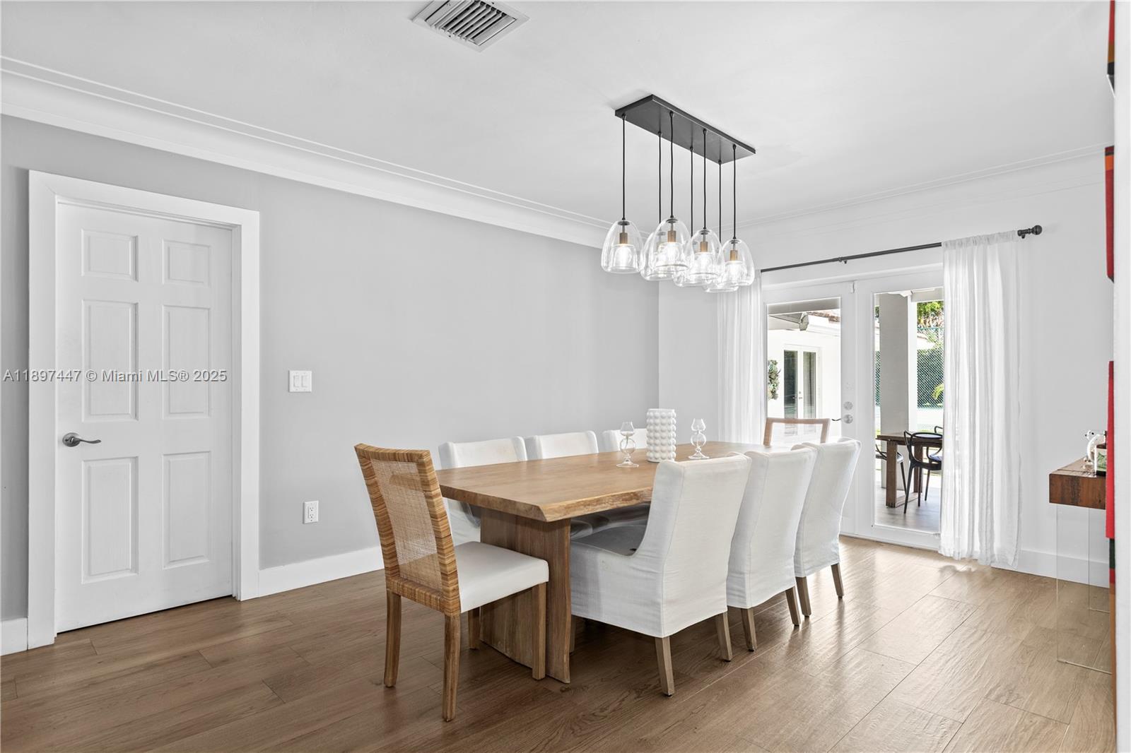 WARWICK MANOR - Residential