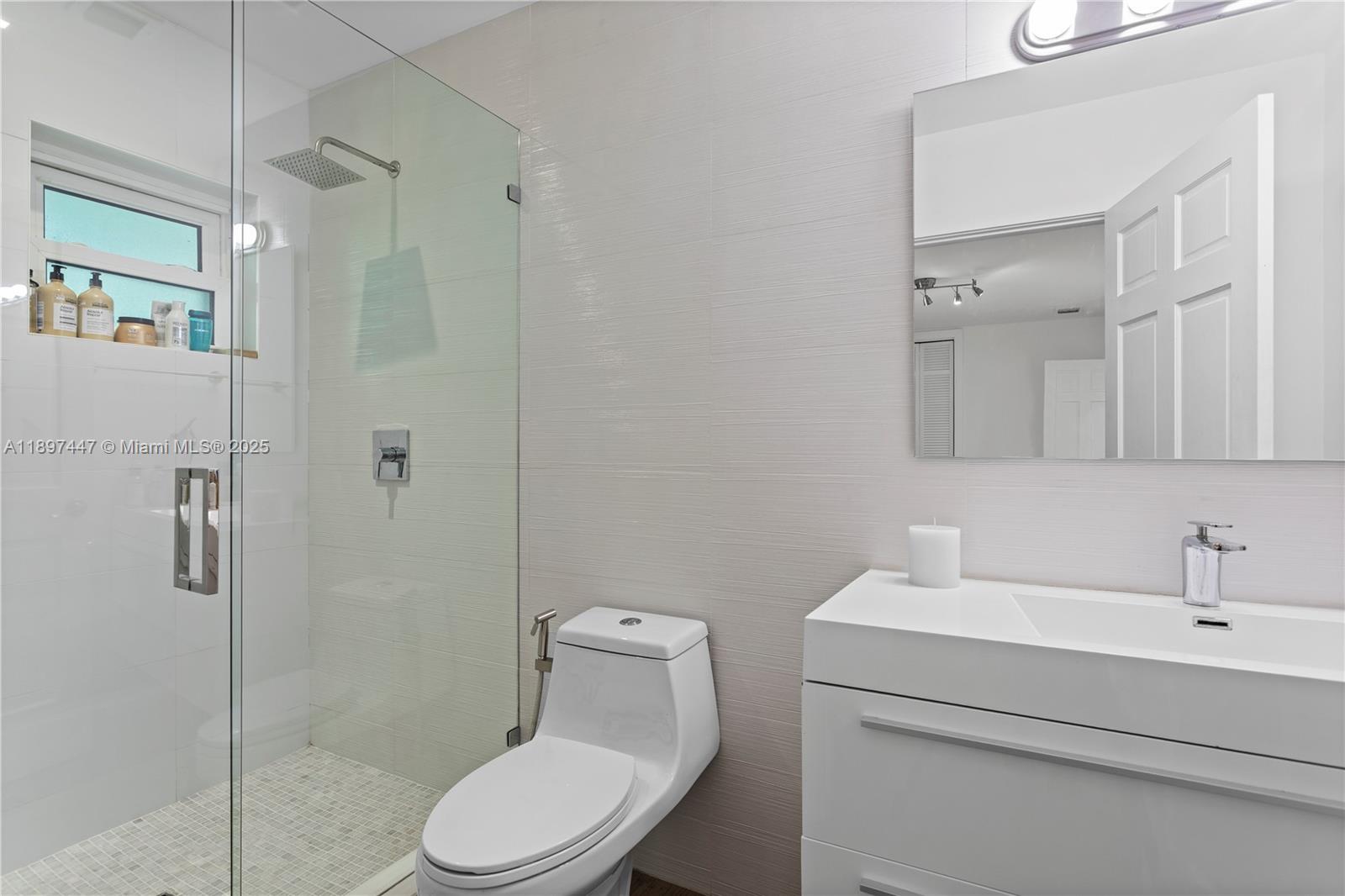 WARWICK MANOR - Residential