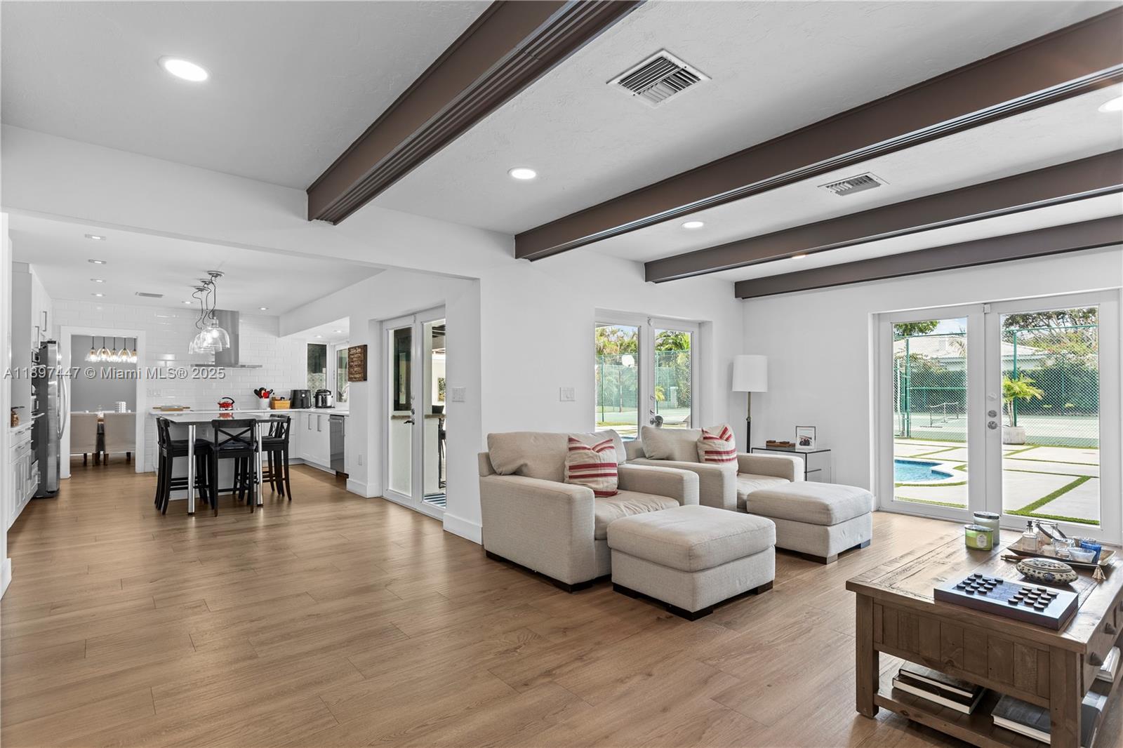 WARWICK MANOR - Residential