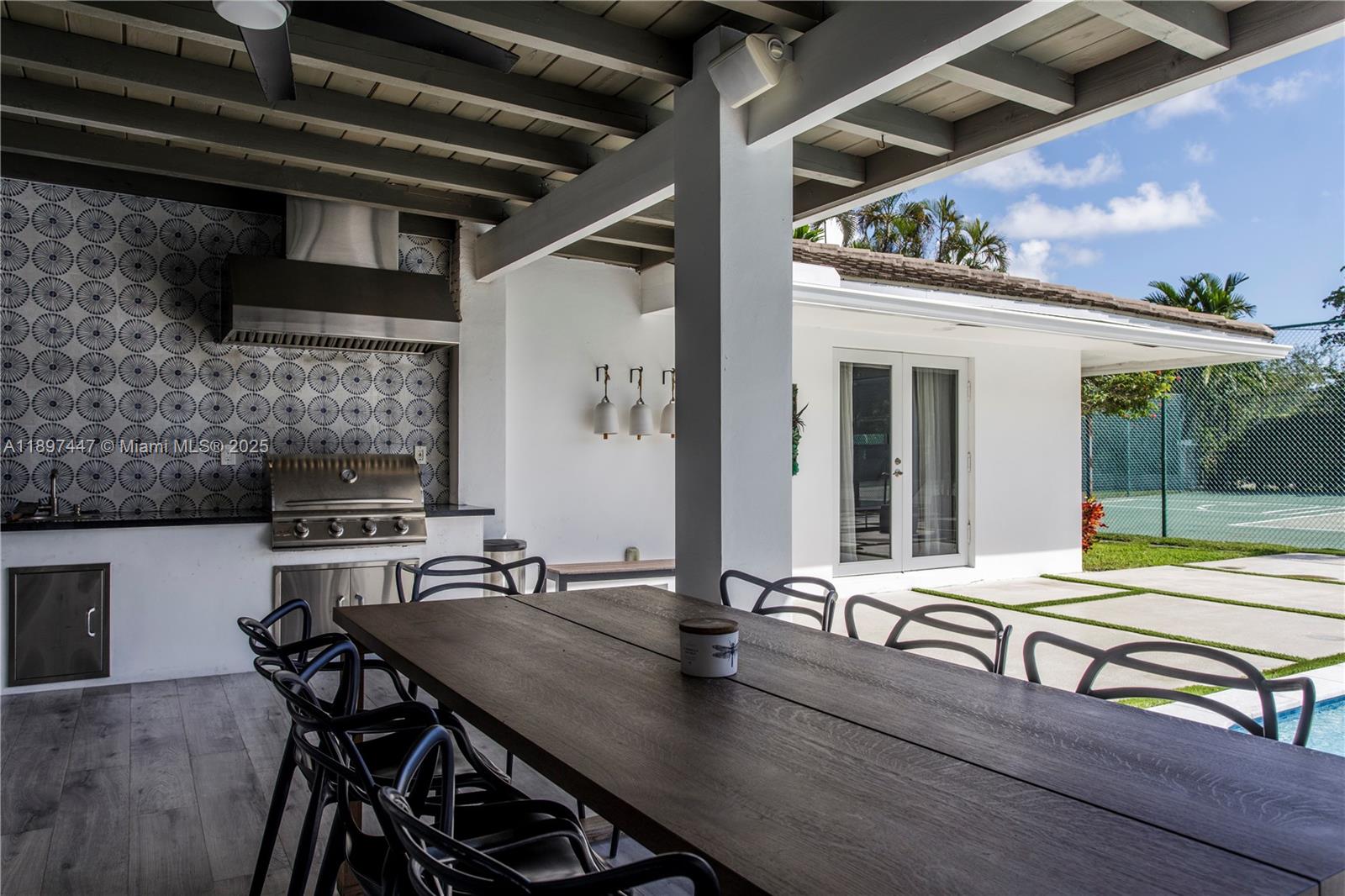 WARWICK MANOR - Residential