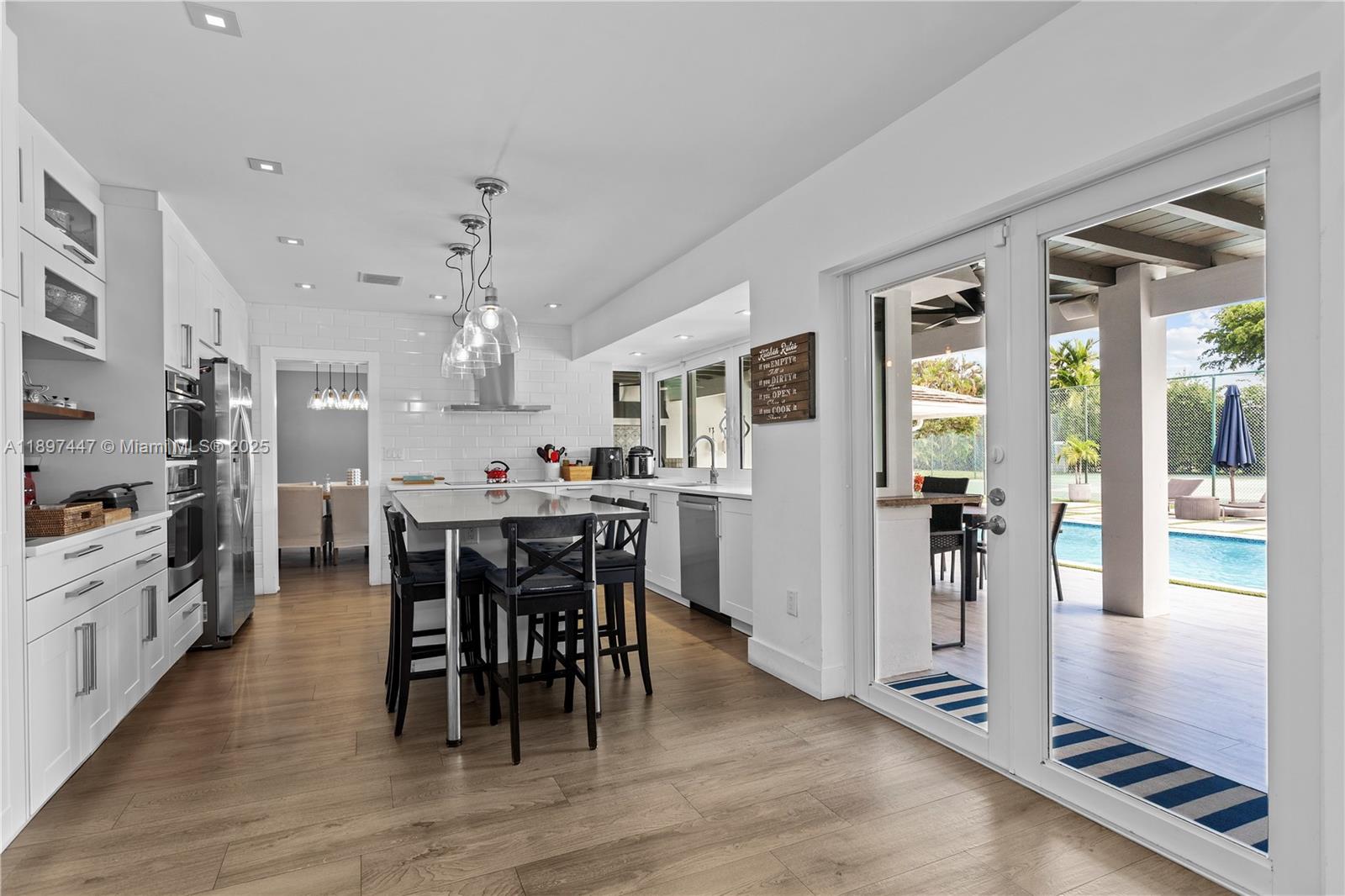 WARWICK MANOR - Residential