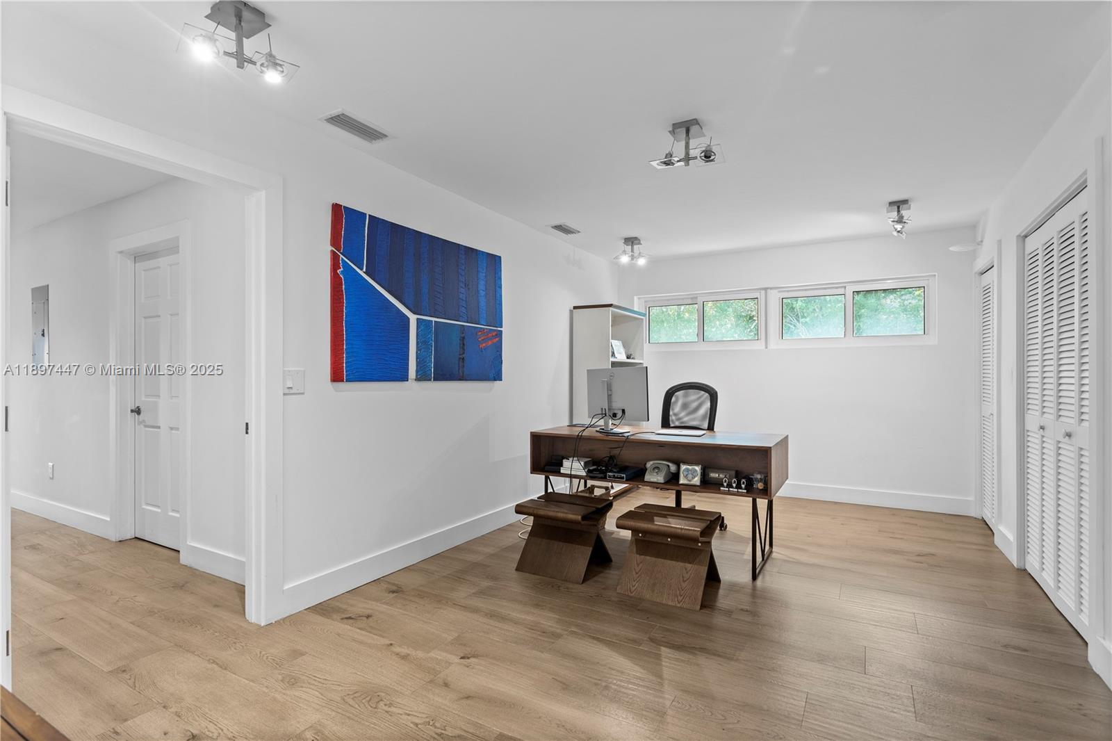 WARWICK MANOR - Residential