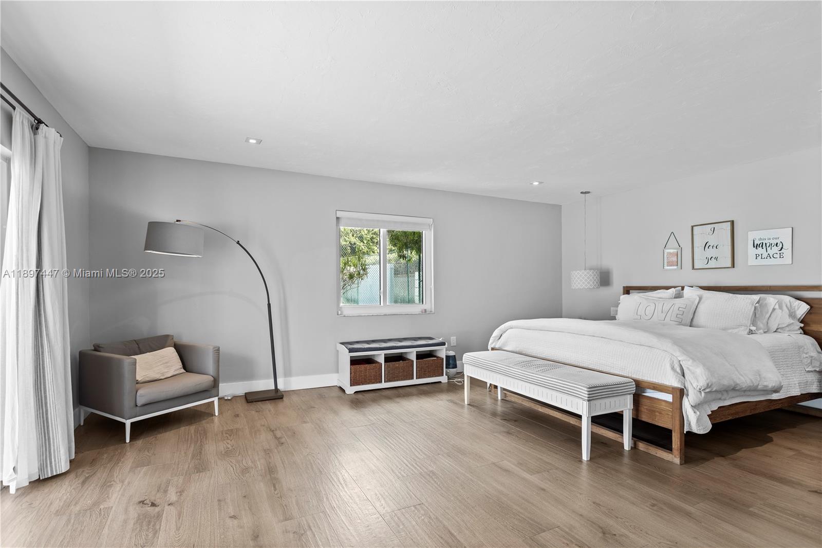 WARWICK MANOR - Residential