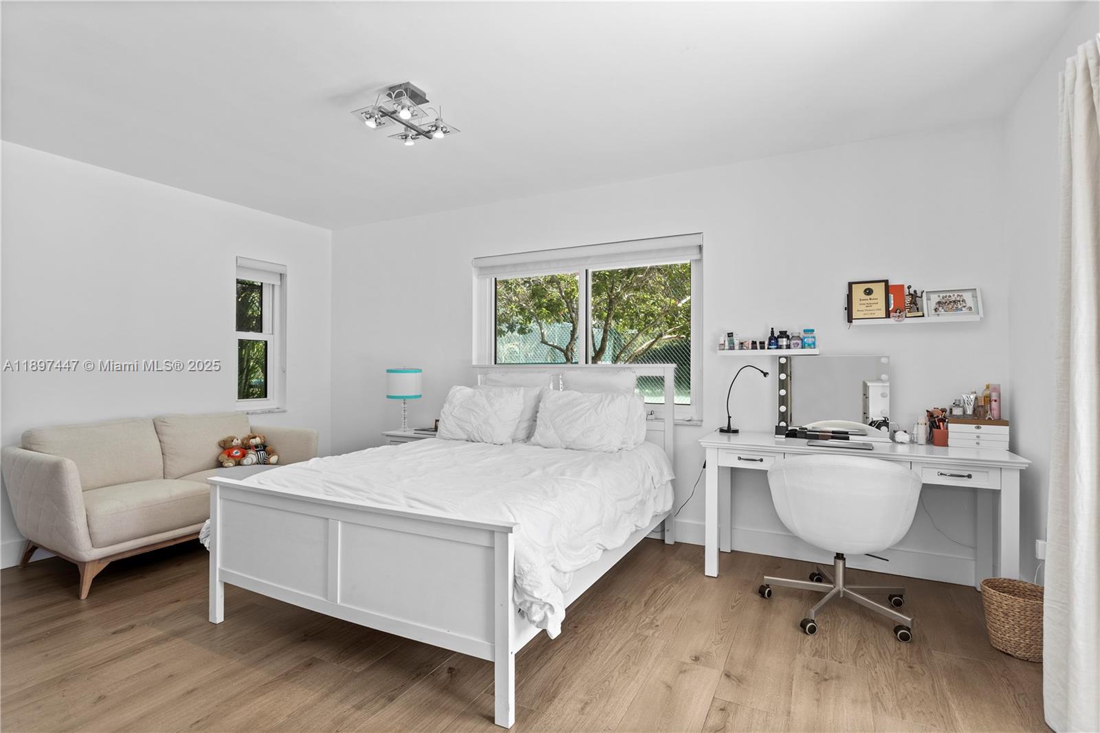 WARWICK MANOR - Residential