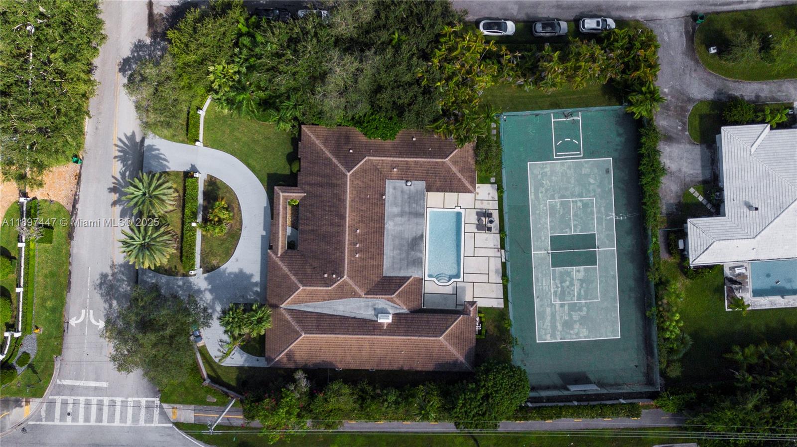 WARWICK MANOR - Residential