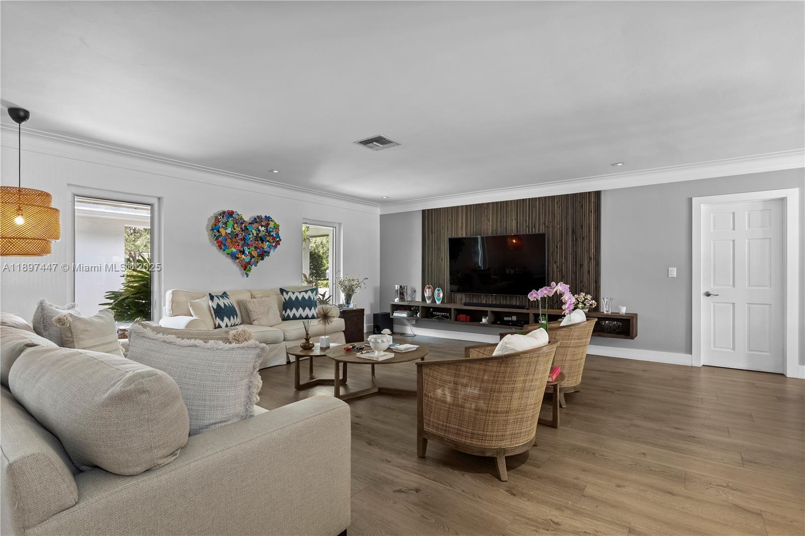 WARWICK MANOR - Residential