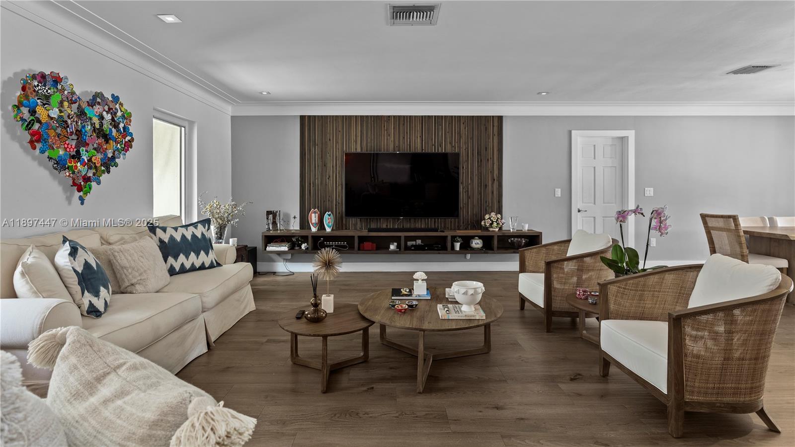 WARWICK MANOR - Residential