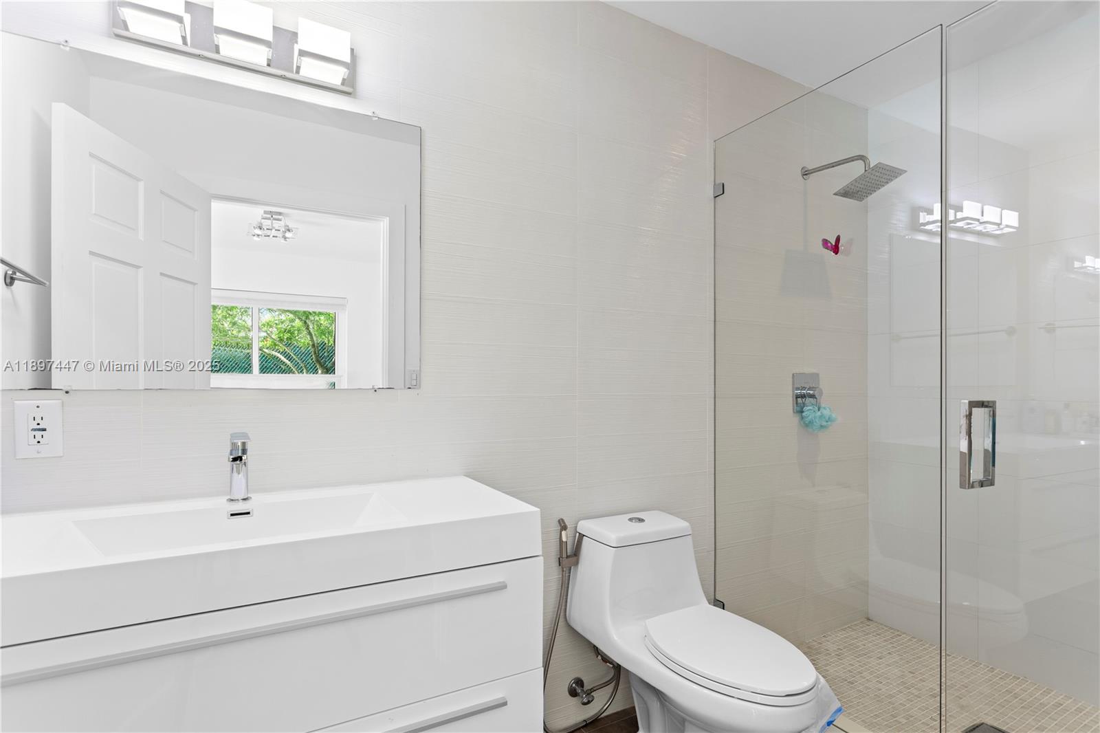 WARWICK MANOR - Residential