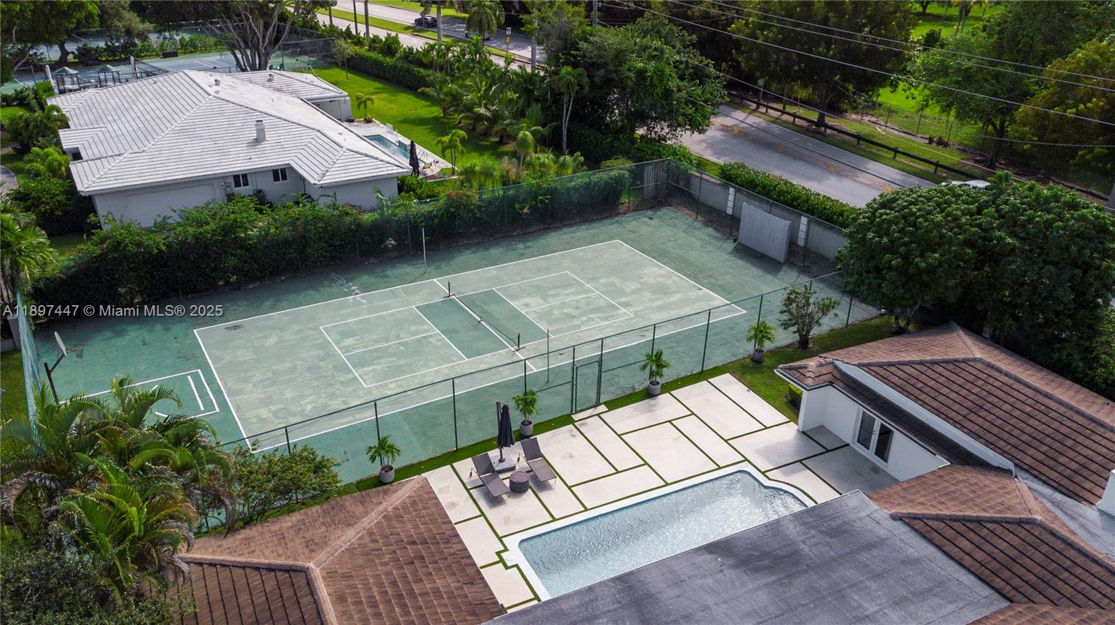 WARWICK MANOR - Residential