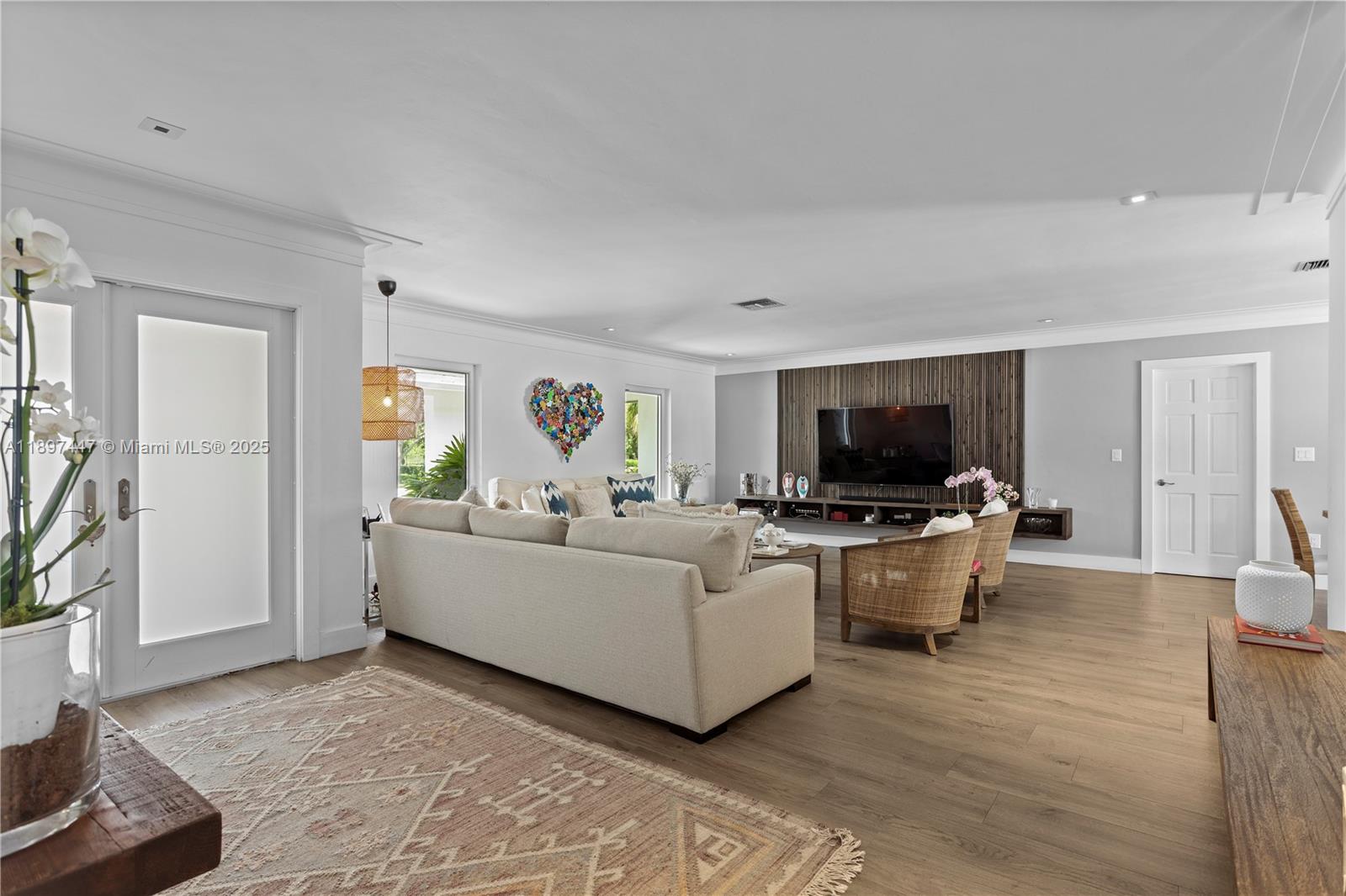 WARWICK MANOR - Residential