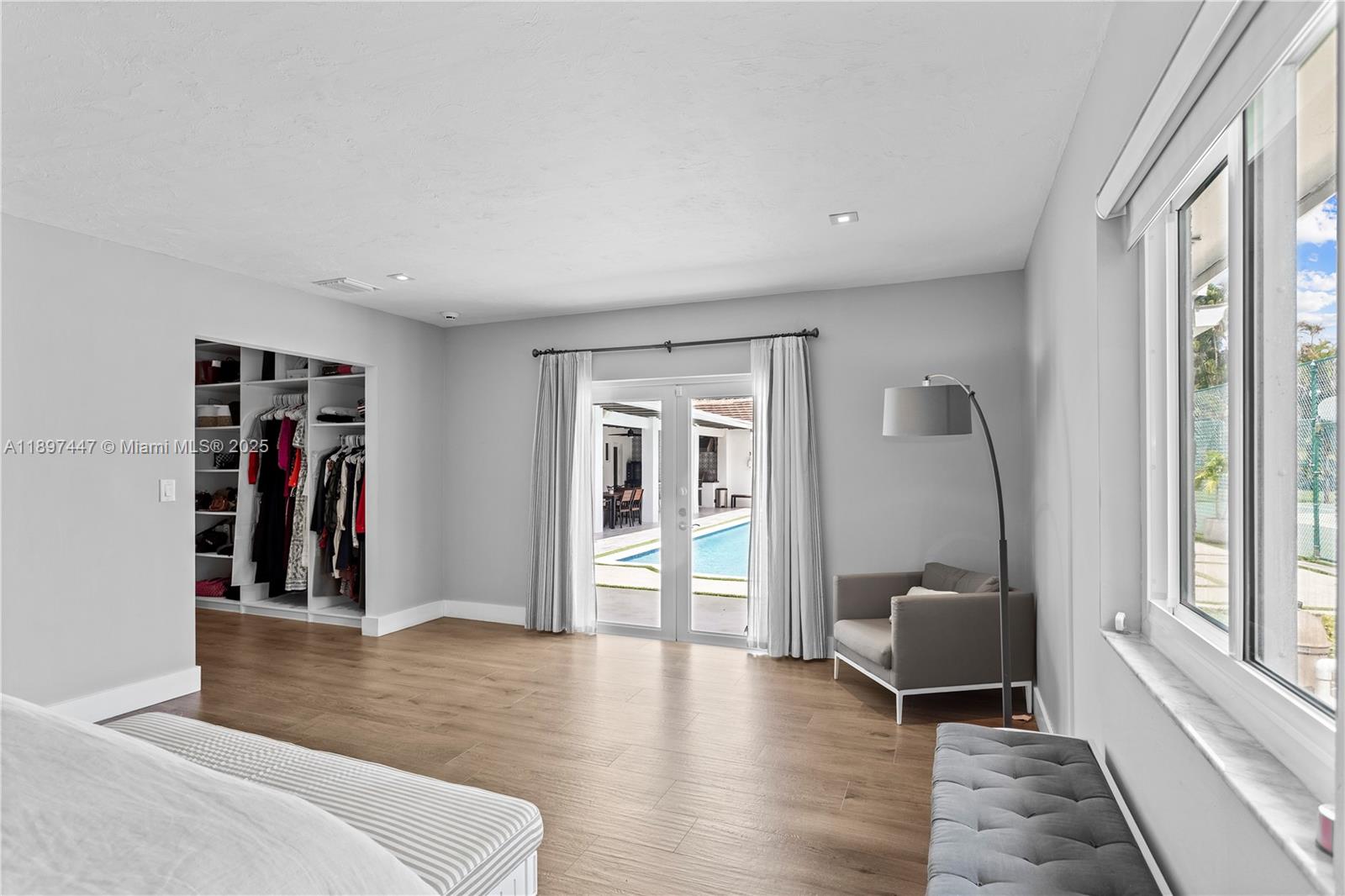 WARWICK MANOR - Residential