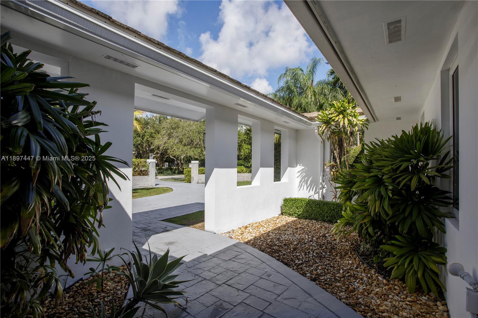 WARWICK MANOR - Residential