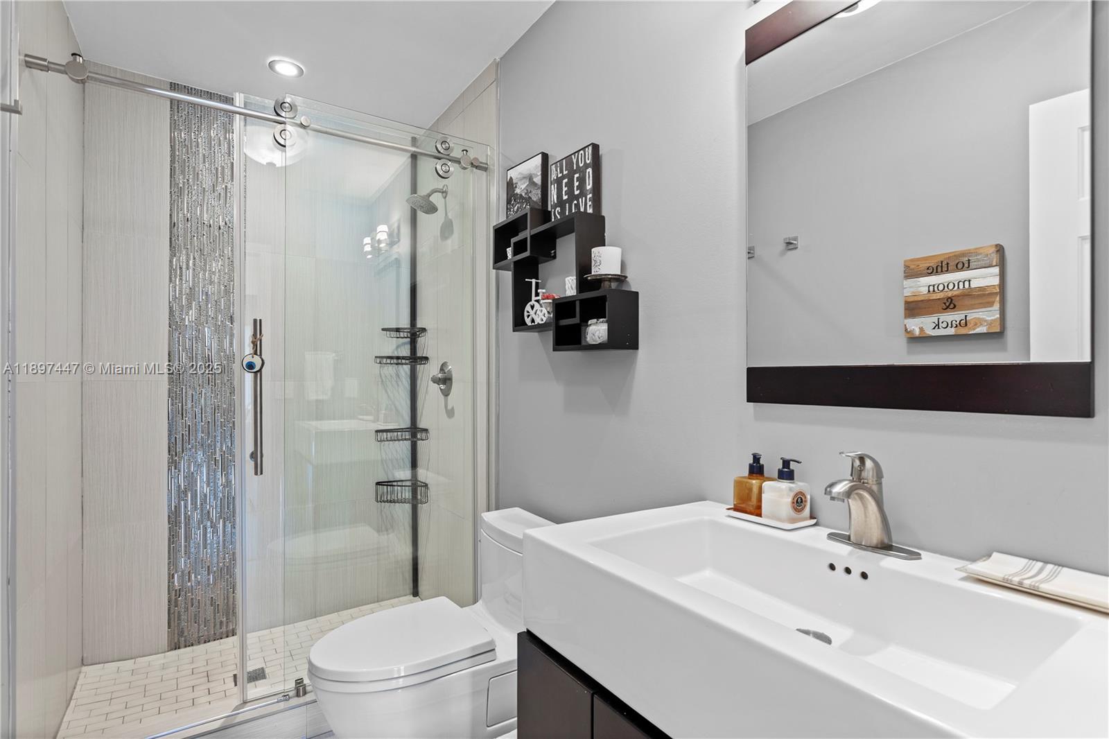 WARWICK MANOR - Residential