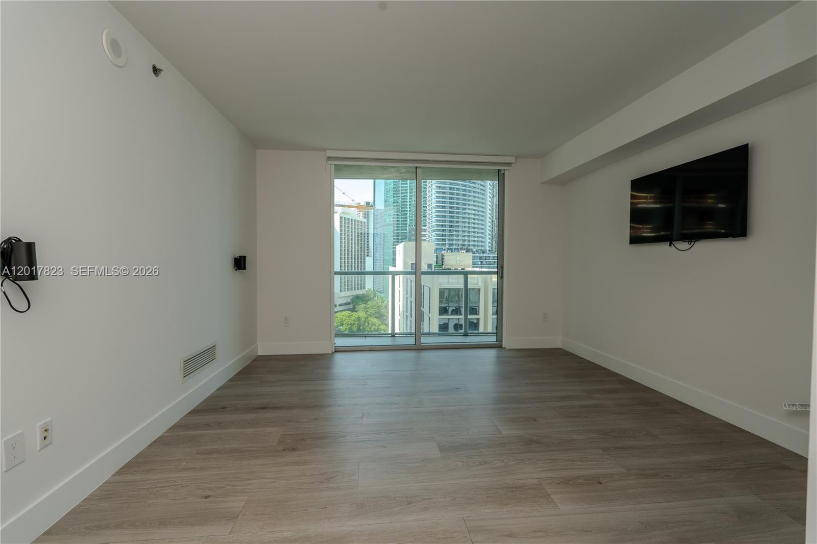 500 Brickell Ave 1407