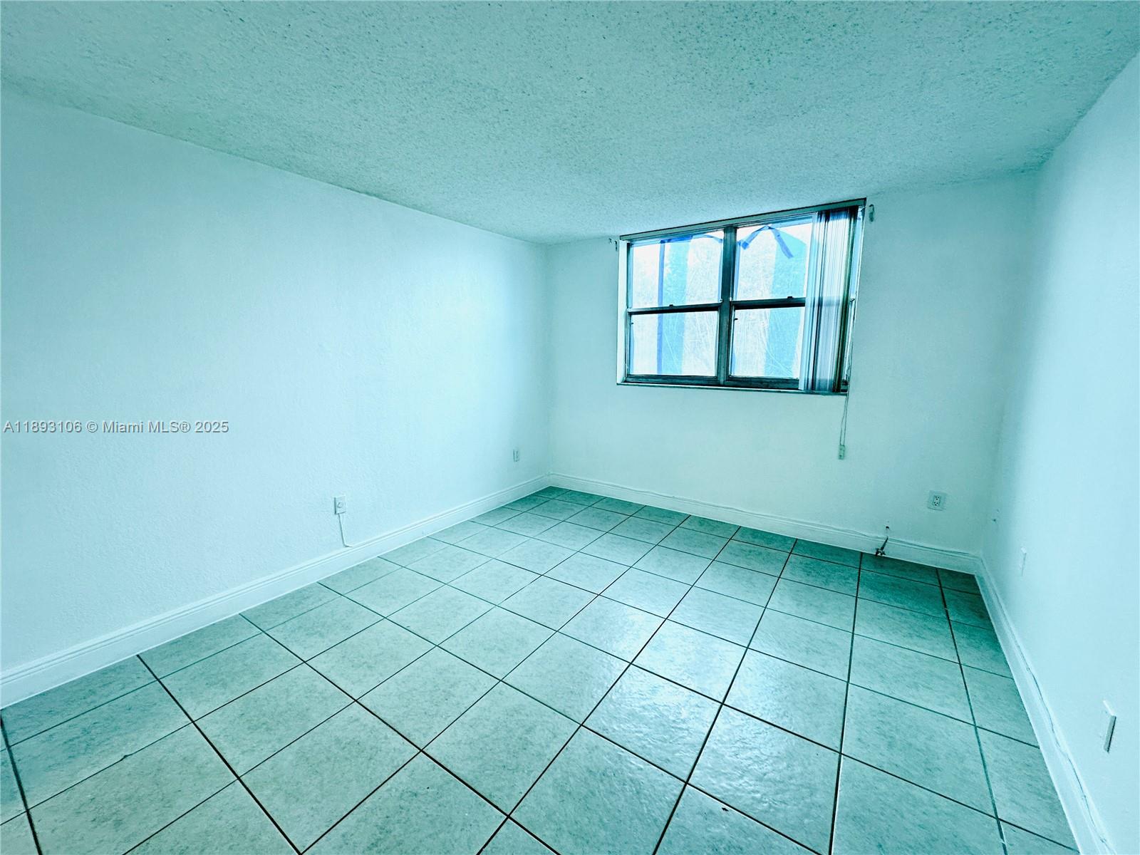BAYVIEW PALMS CONDO - Residential Lease