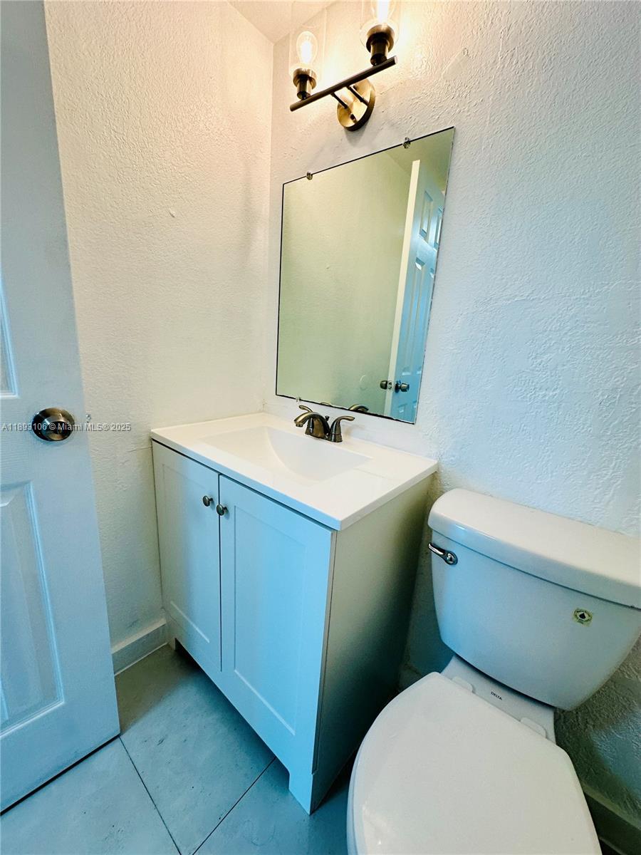 BAYVIEW PALMS CONDO - Residential Lease