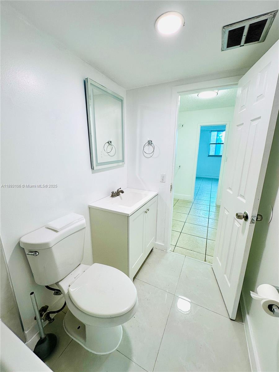 BAYVIEW PALMS CONDO - Residential Lease