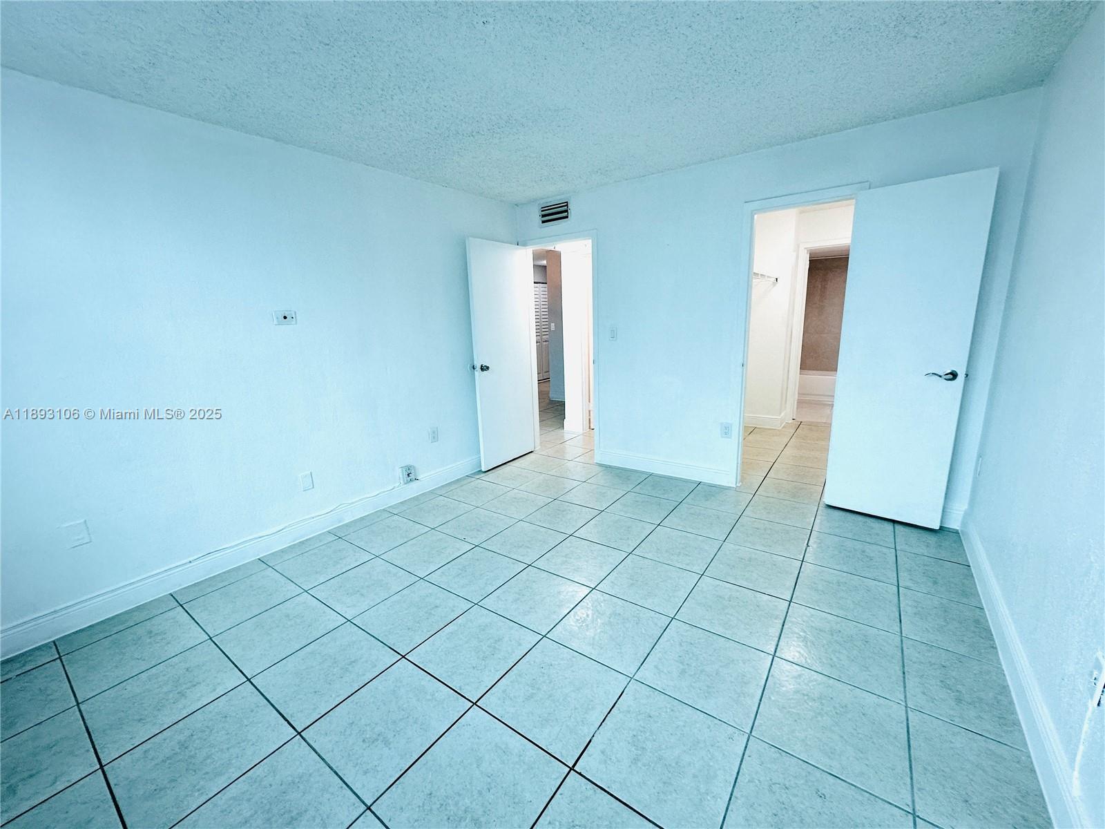 BAYVIEW PALMS CONDO - Residential Lease