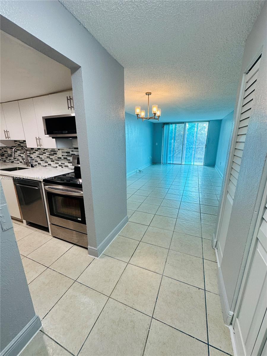 BAYVIEW PALMS CONDO - Residential Lease