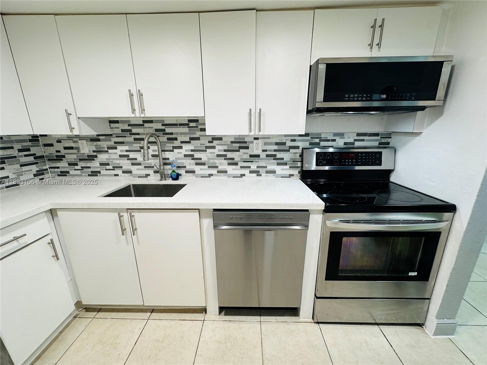 BAYVIEW PALMS CONDO - Residential Lease