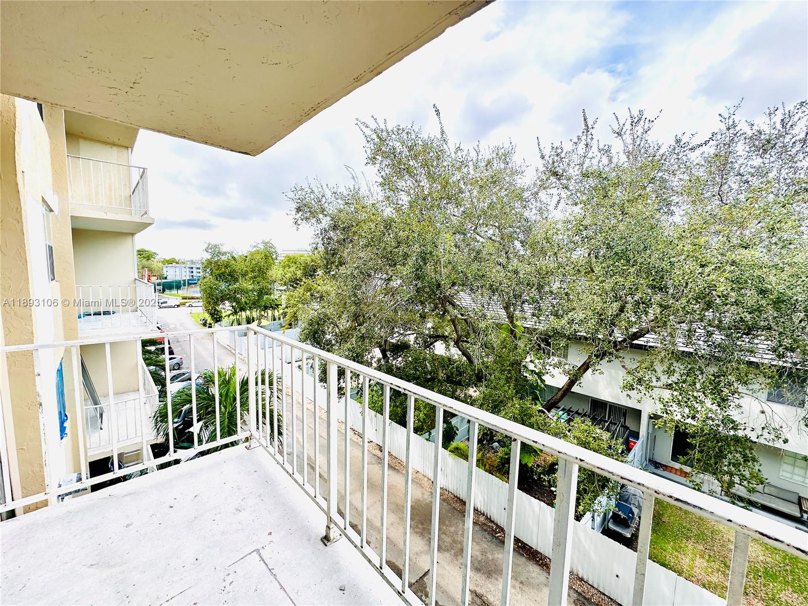 BAYVIEW PALMS CONDO - Residential Lease