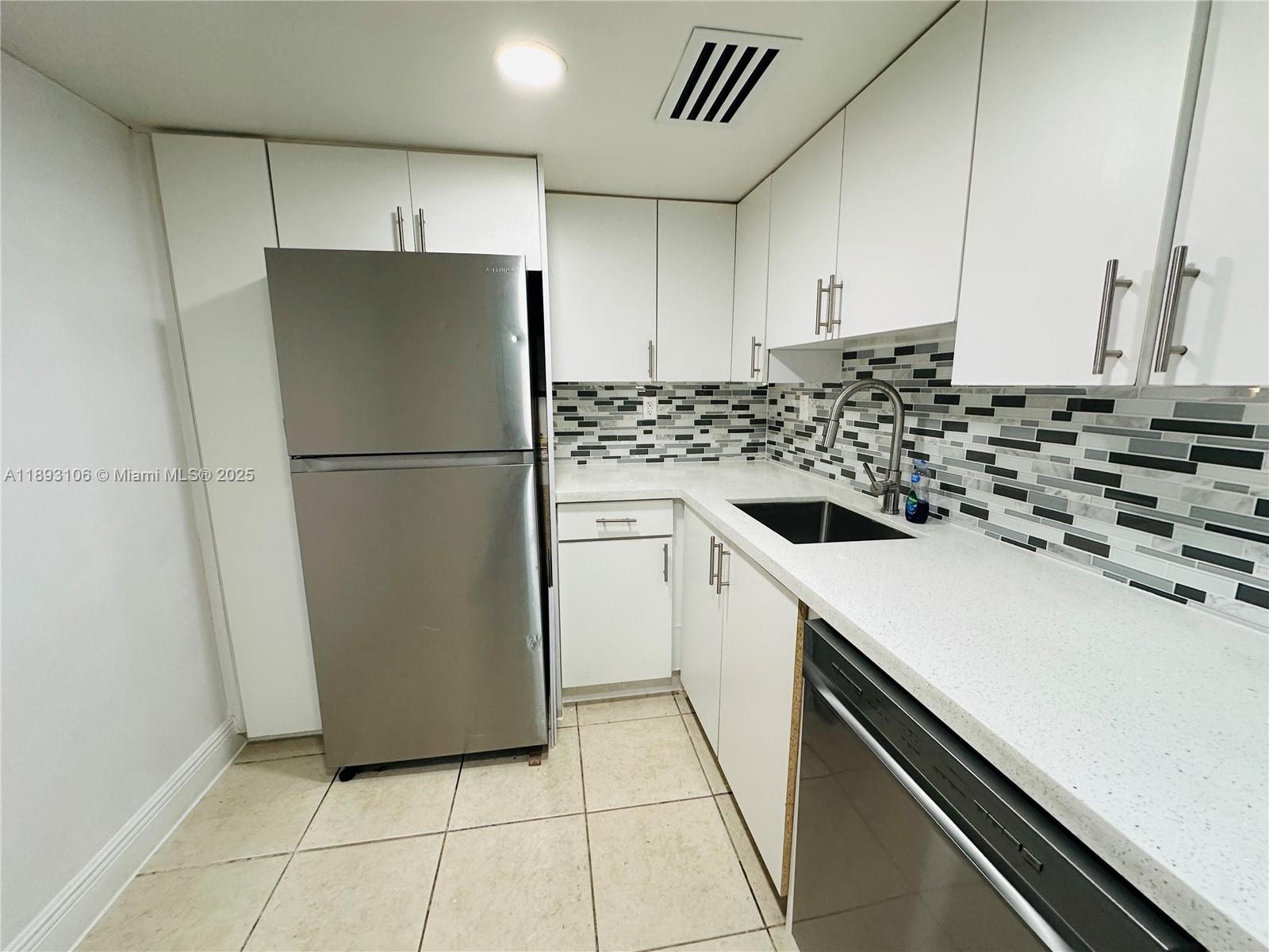 BAYVIEW PALMS CONDO - Residential Lease