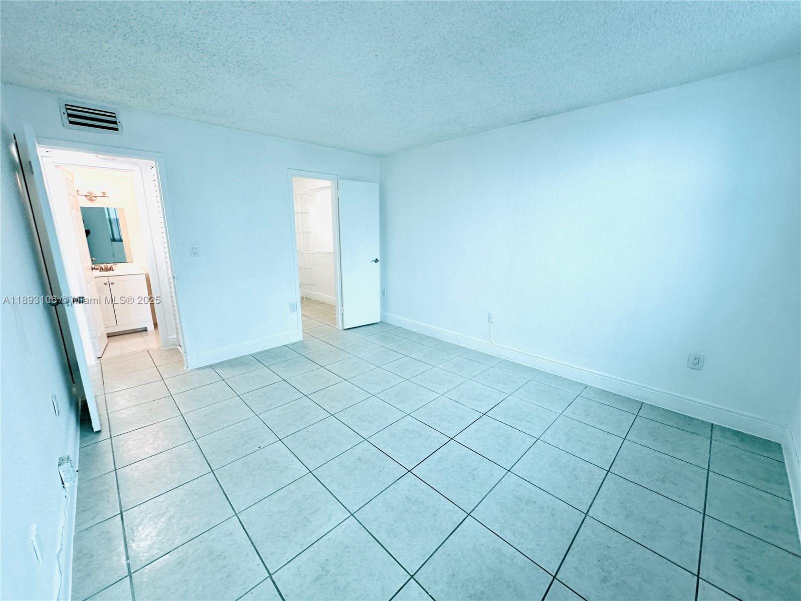 BAYVIEW PALMS CONDO - Residential Lease