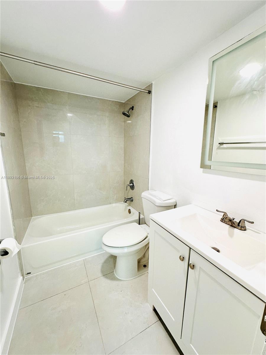 BAYVIEW PALMS CONDO - Residential Lease