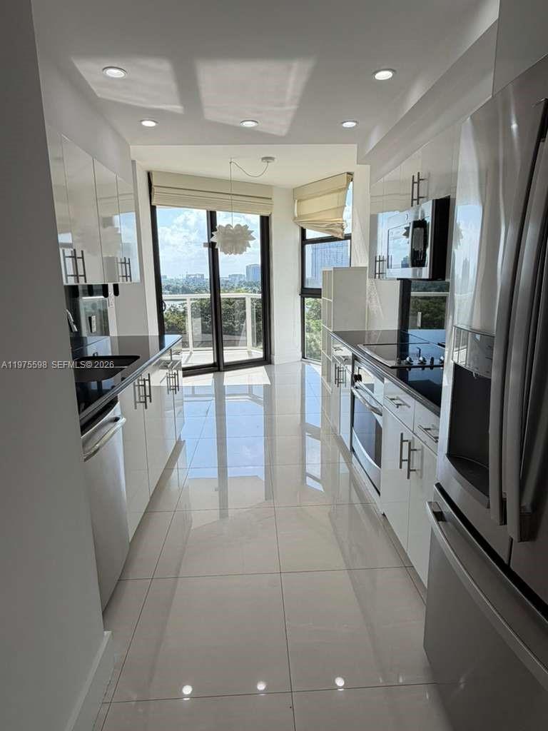 HAMPTONS WEST CONDO - Residential Lease