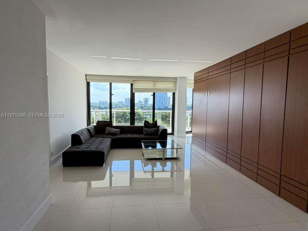 HAMPTONS WEST CONDO - Residential Lease