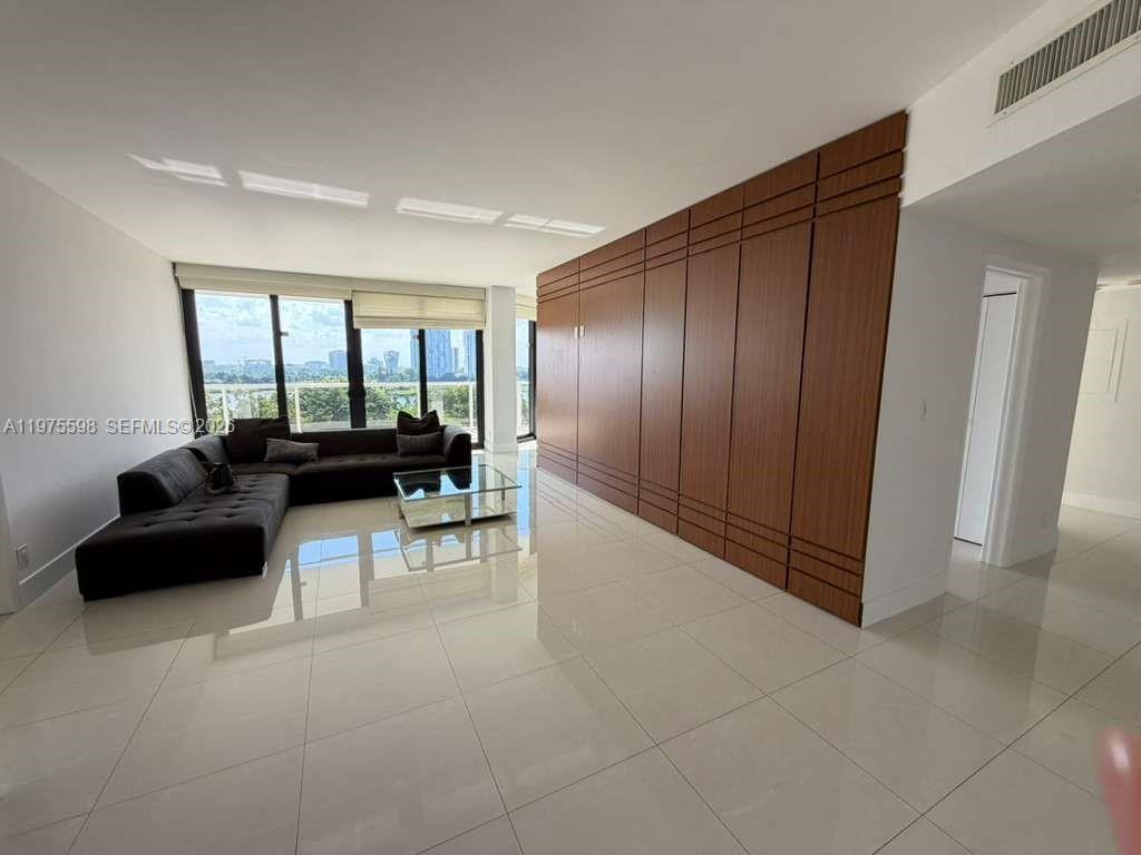 HAMPTONS WEST CONDO - Residential Lease