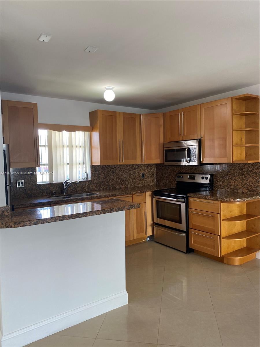 VILLAGE AT DADELAND CONDO - Residential