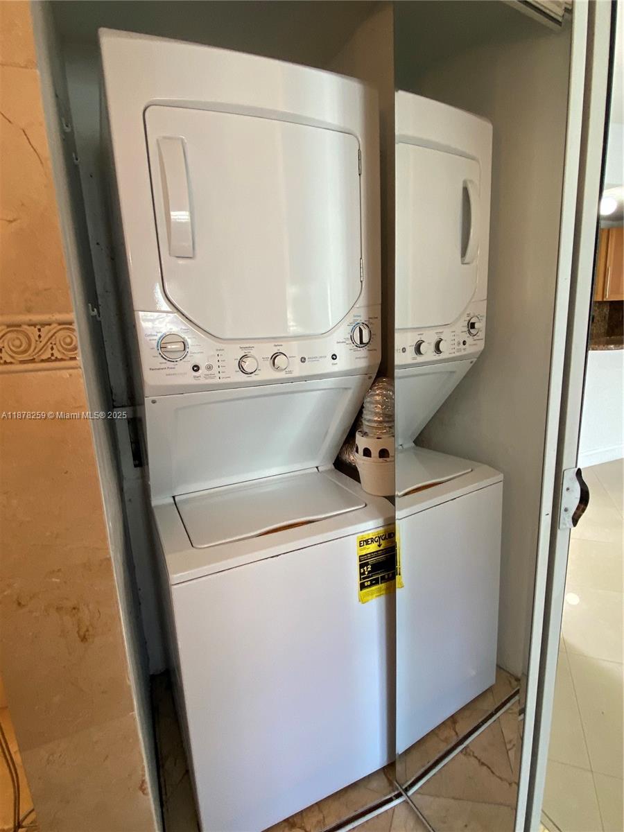 VILLAGE AT DADELAND CONDO - Residential