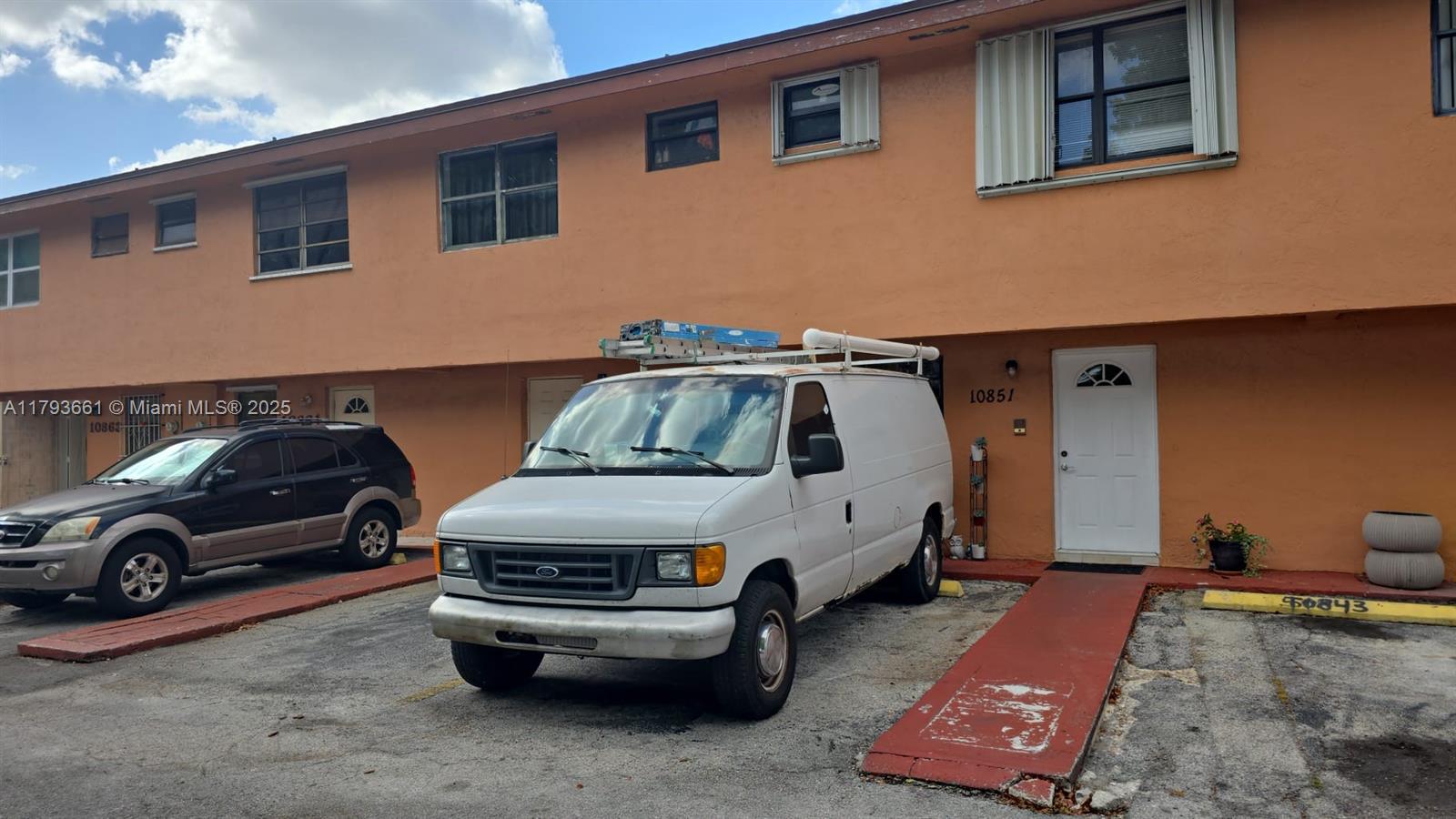 10851 Sw 6th St 5, Sweetwater, Miami-Dade County, Florida - 2 Bedrooms  
3 Bathrooms - 