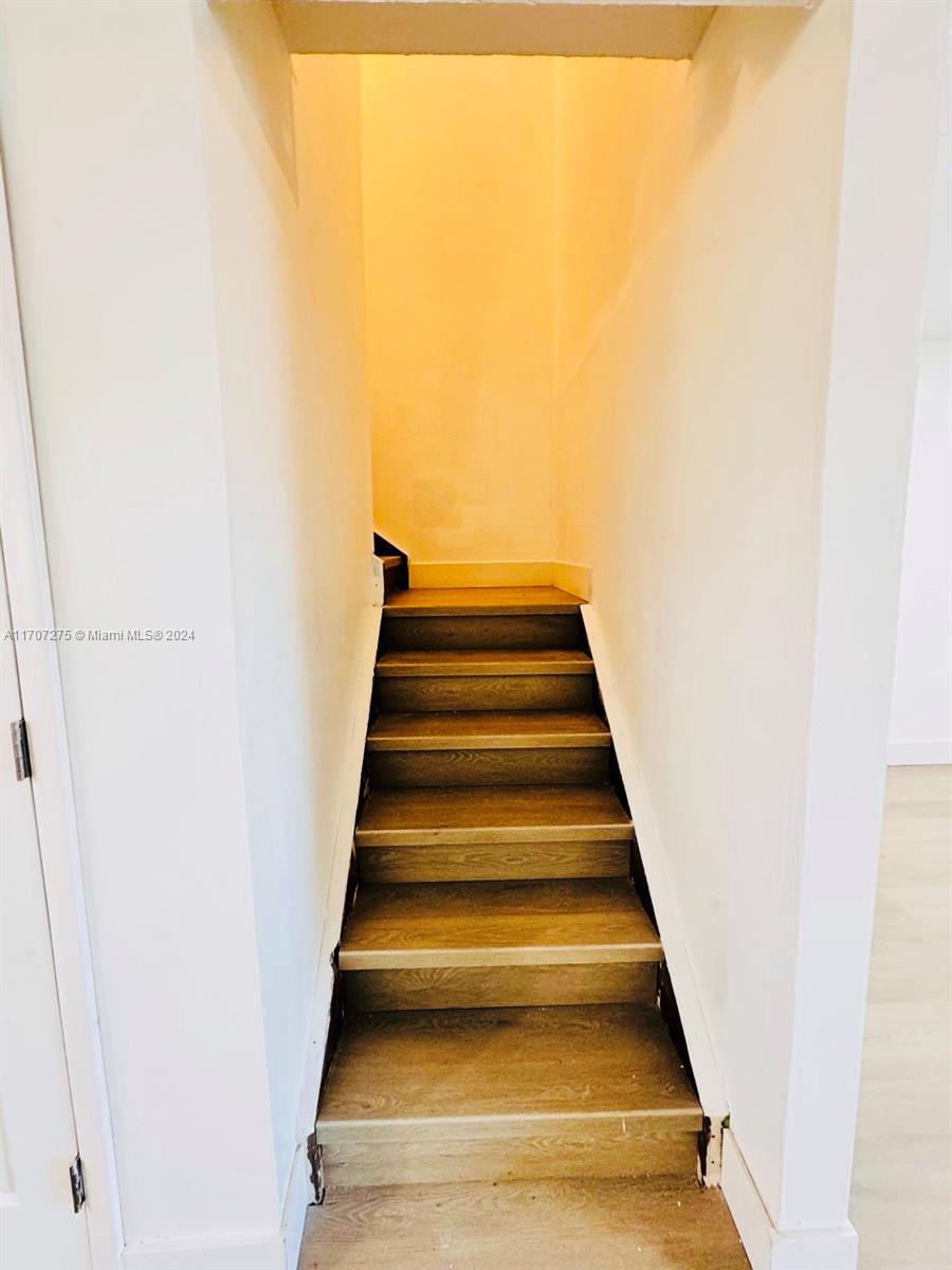 WIMBLEDON TOWNHOUSE II-13 - Residential Lease