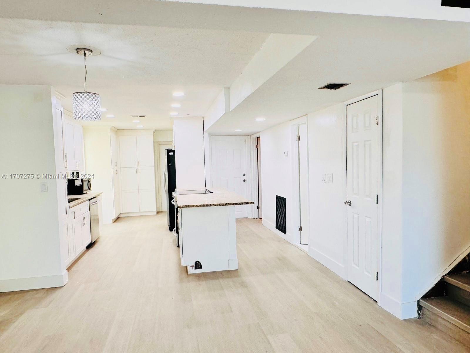 WIMBLEDON TOWNHOUSE II-13 - Residential Lease