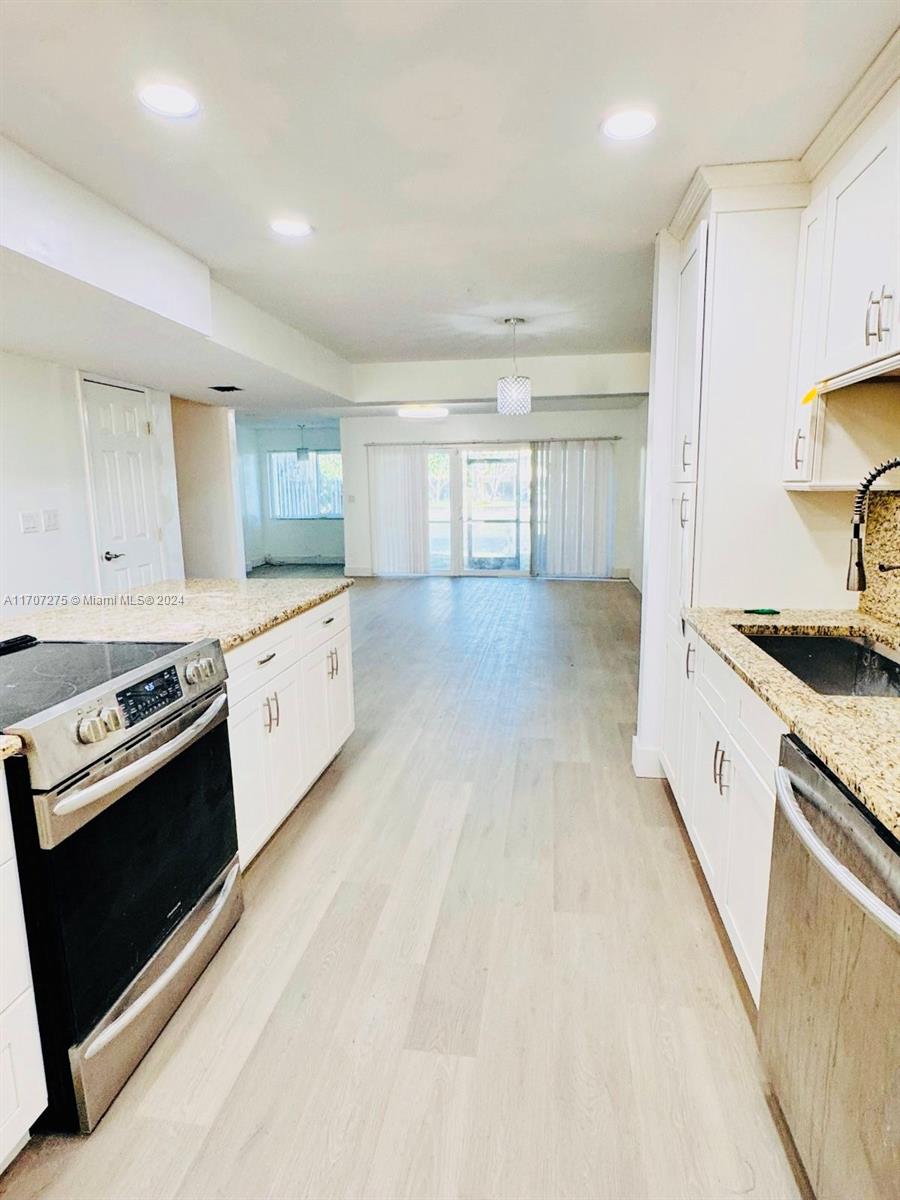 WIMBLEDON TOWNHOUSE II-13 - Residential Lease