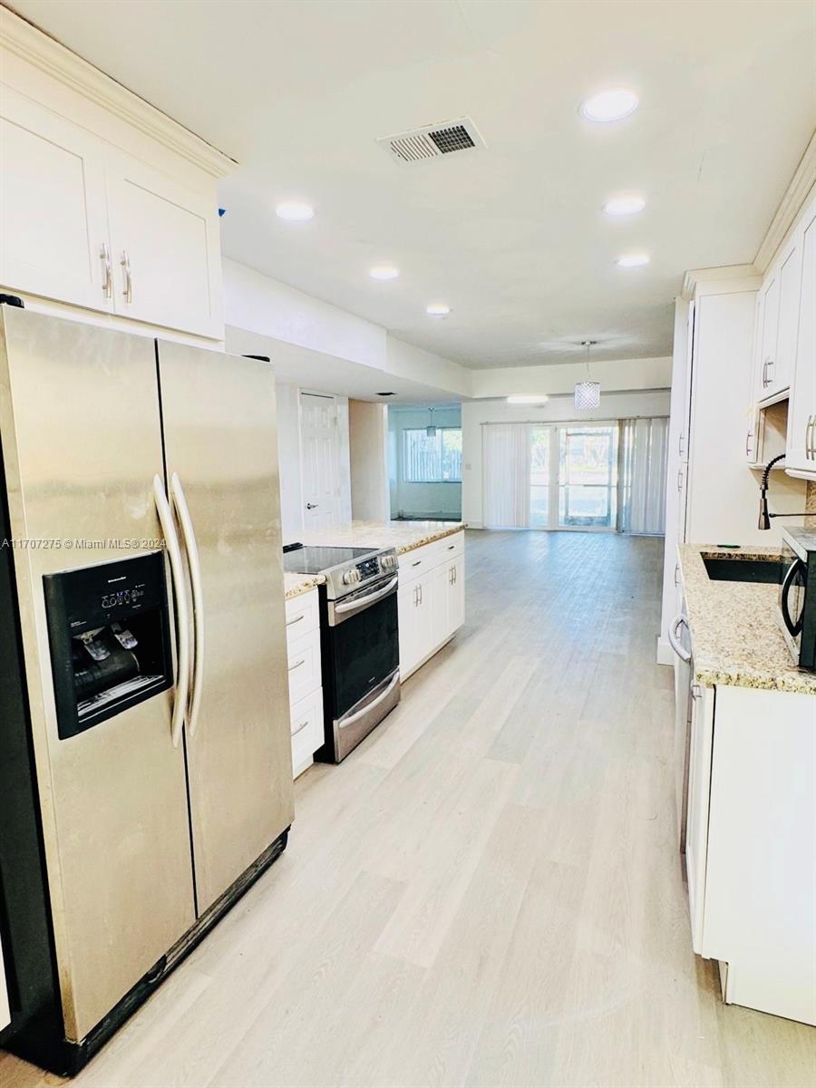WIMBLEDON TOWNHOUSE II-13 - Residential Lease