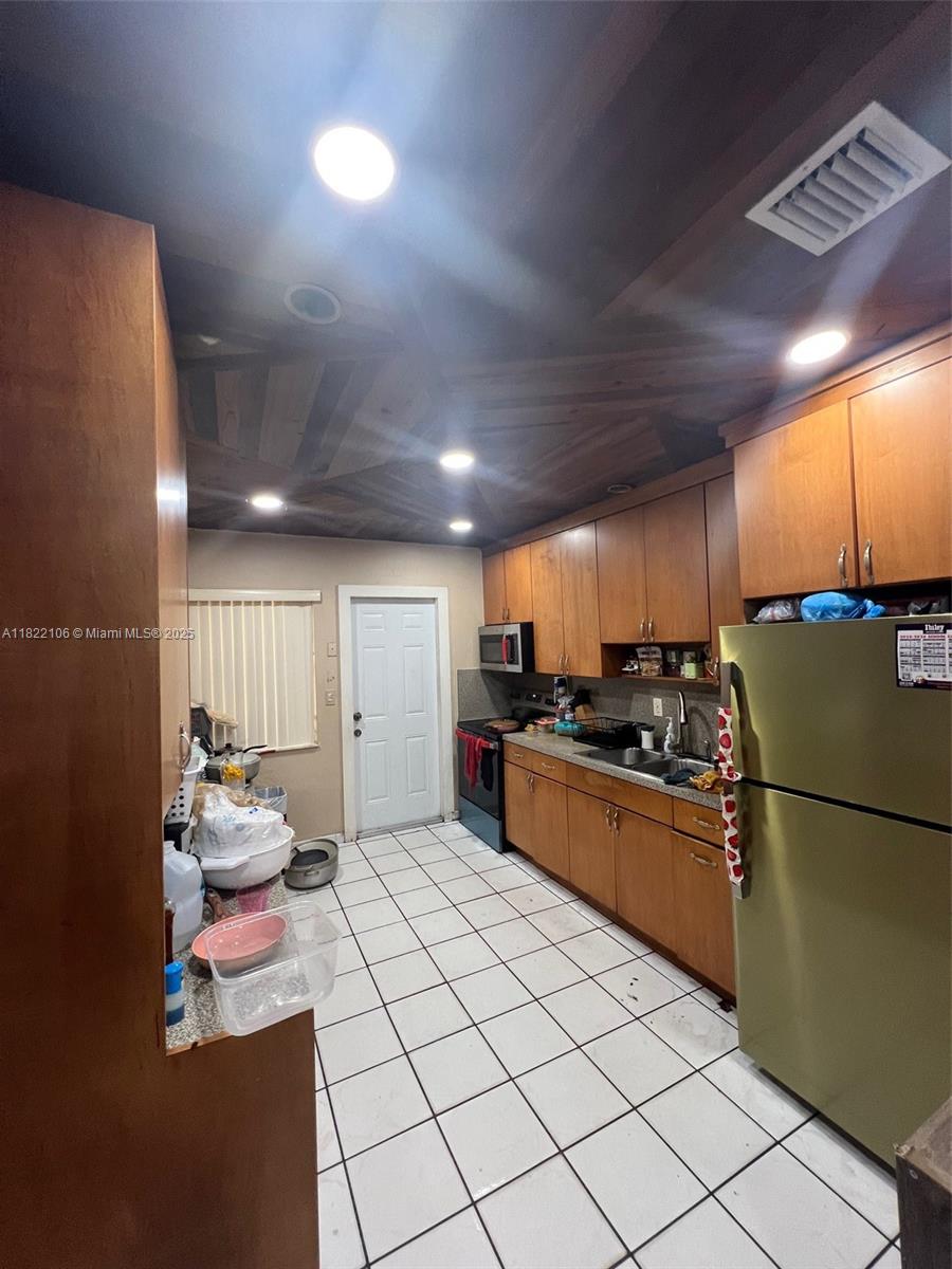 6685 NW 39th St