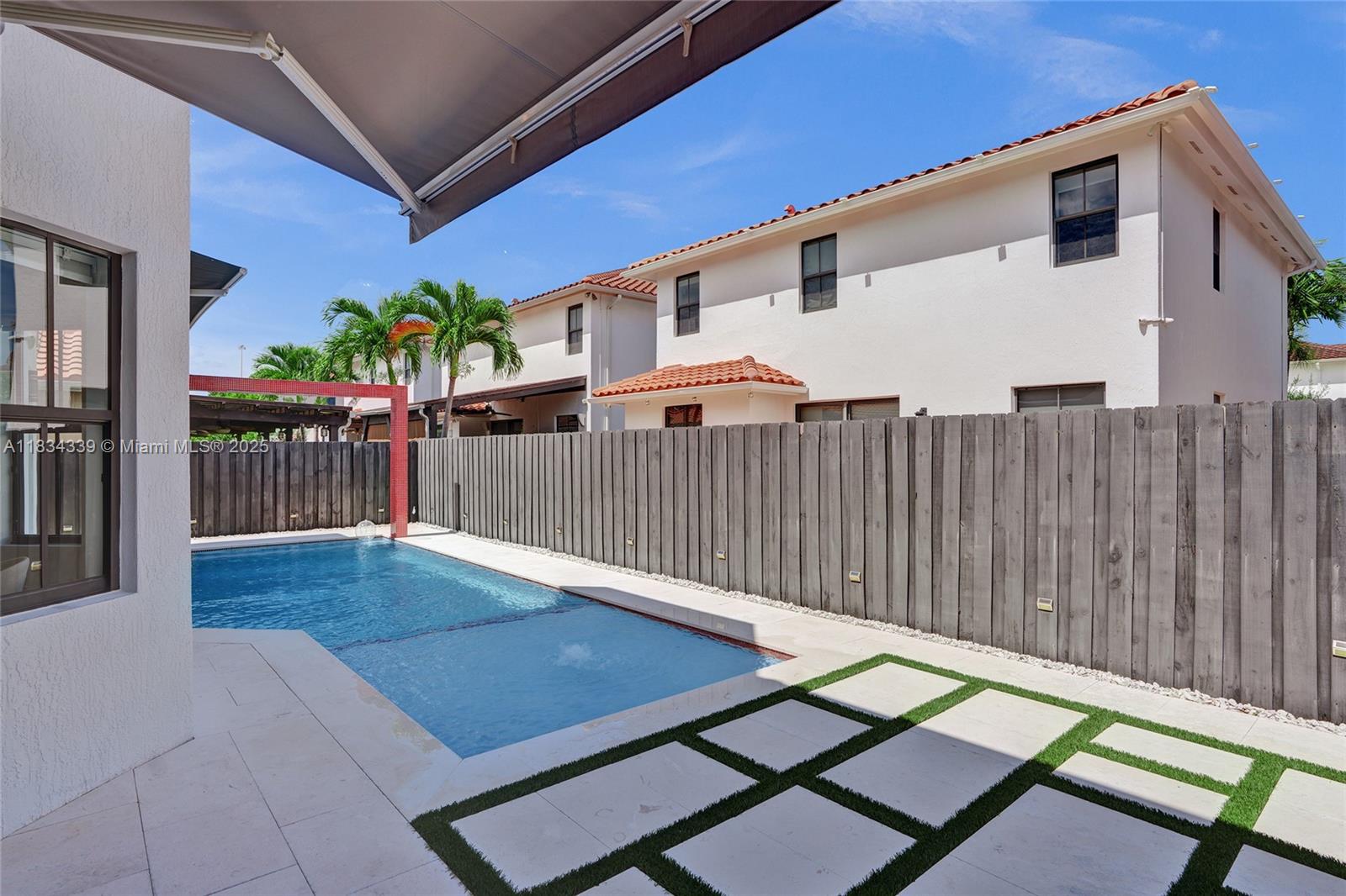 FONTAINEBLEAU WEST NORTH - Residential