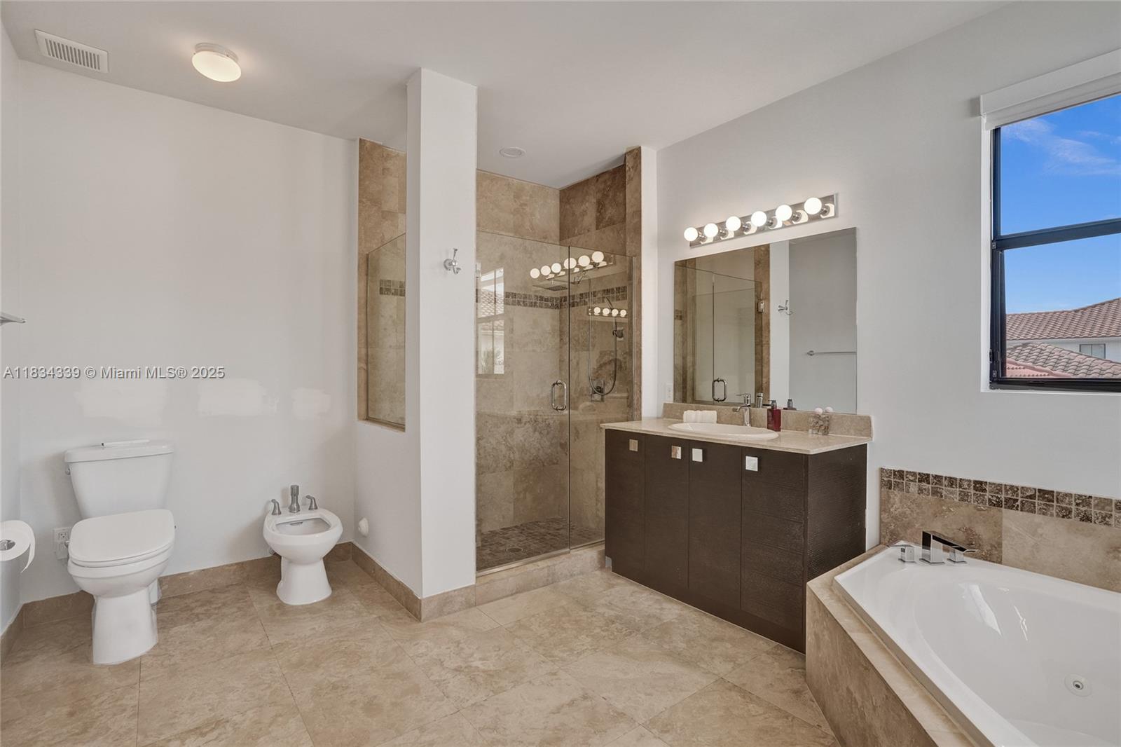 FONTAINEBLEAU WEST NORTH - Residential