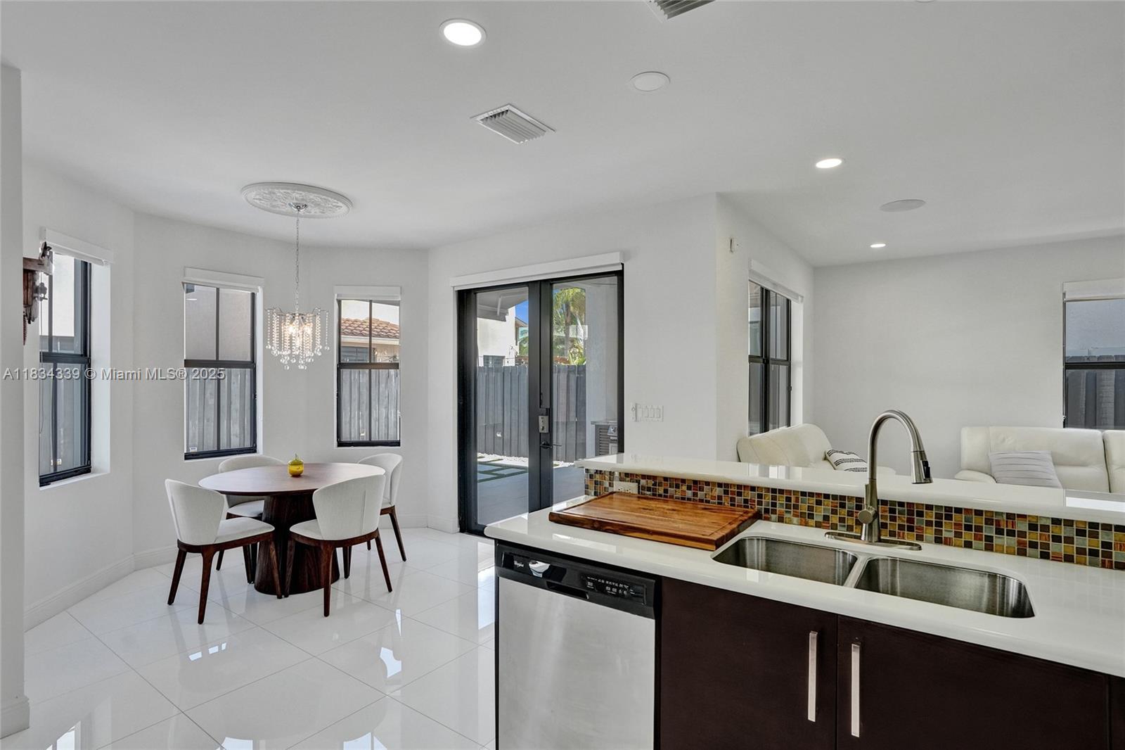 FONTAINEBLEAU WEST NORTH - Residential