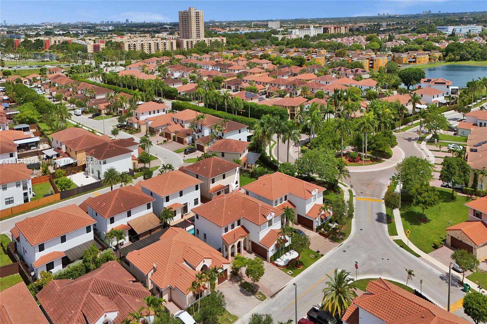 FONTAINEBLEAU WEST NORTH - Residential