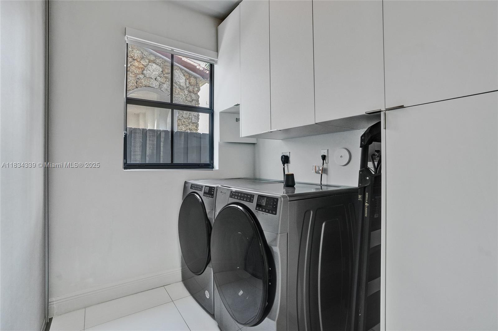 FONTAINEBLEAU WEST NORTH - Residential