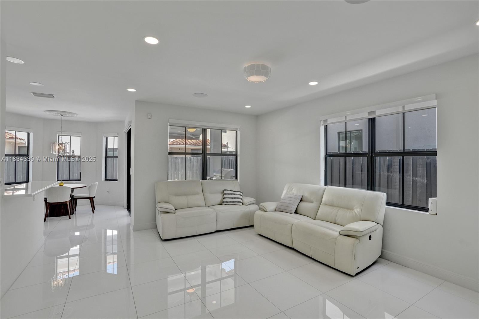 FONTAINEBLEAU WEST NORTH - Residential